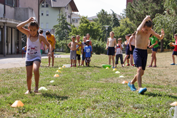 I bambini di Sportivando giocano alle colonie